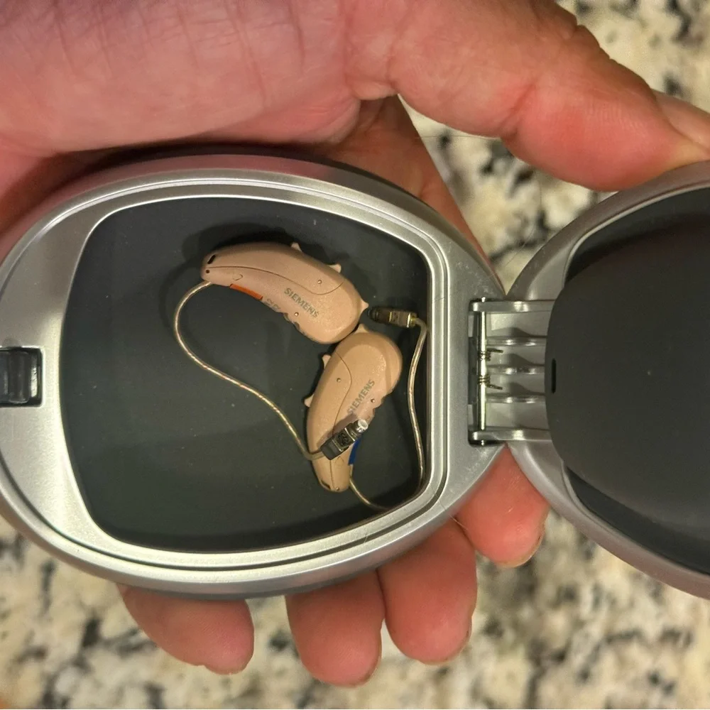 Signia Silver Hearing Aid Case orion 2 pair bte set
